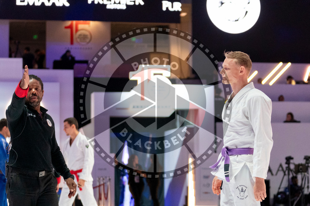 20231109PBB4973 | Fighters compete during the AJP World Professional Championship in the Mubadala Arena in Abu Dhabi, Arab United Emirates, on November 9, 2023.