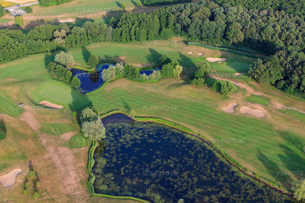 Luftbild: Teiche und Greens am Golfclub Soufflenheim Baden-Baden in Soufflenheim im Bundesland Bas-Rhin in Frankreich. – Foto: IMG_30502.jpg vom 09.07.2010 durch Werner Riehm/FLY-FOTO.de – Auflösung des Originals: 4752 x 3168 px