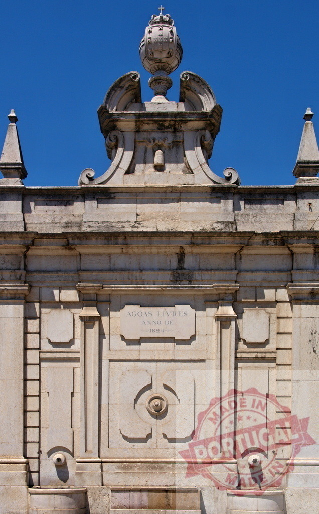 Águas Livres aqueduct fountain in Lisbon, Portugal | Ornate Baroque stone fountain from the historic Águas Livres aqueduct against a blue sky - Realisiert mit Pictrs.com