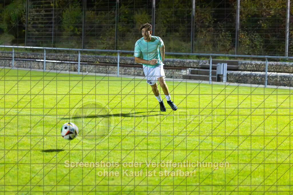 20261015_195548_0075_(c)_by_PhotoPeet | #,TSG Salach (türkis) vs. VfB Neuffen (blau), Fußball, Bezirksliga - Bezirk Neckar/Fils, 08. Spieltag, Saison 2026/2027, Rasensportplatz, Staufenecker Straße, 73084 Salach, 15.10.2026 - 19:30 Uhr,Foto: PhotoPeet / Sport- &amp; Eventfotografie / Peter Harich