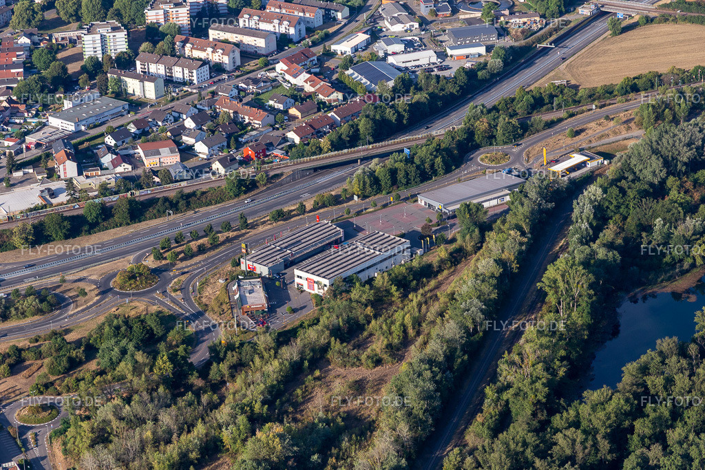 Maximiliancenter Maxau mit McDonald's, dm-drogerie markt und Lidl https://www.mcdonalds.com https://www.dm.de https://www.lidl.de/ | Luftbild: Maximiliancenter Maxau mit McDonald's, dm-drogerie markt und Lidl https://www.mcdonalds.com https://www.dm.de https://www.lidl.de/ im Ortsteil Maximiliansau in Wörth im Bundesland Rheinland-Pfalz in Deutschland. Foto: IMG_133754.jpg vom 14.08.2022 durch ©2025 Werner Riehm fly-foto.de/copyright - Realisiert mit Pictrs.com