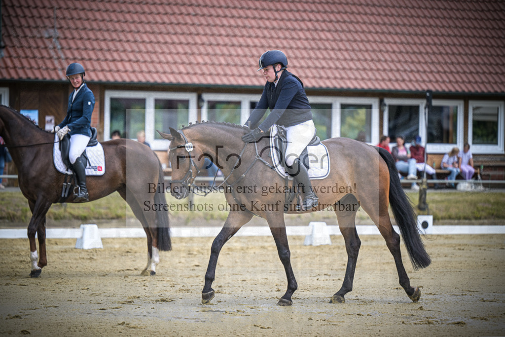 DOS_8249 | Entdecke hochwertige Reitturnierfotos von Foto Oger. Professionell, emotional und authentisch – jetzt Lieblingsmomente im Shop bestellen.Deutschlandweite Turnierfotografie. - Realisiert mit Pictrs.com