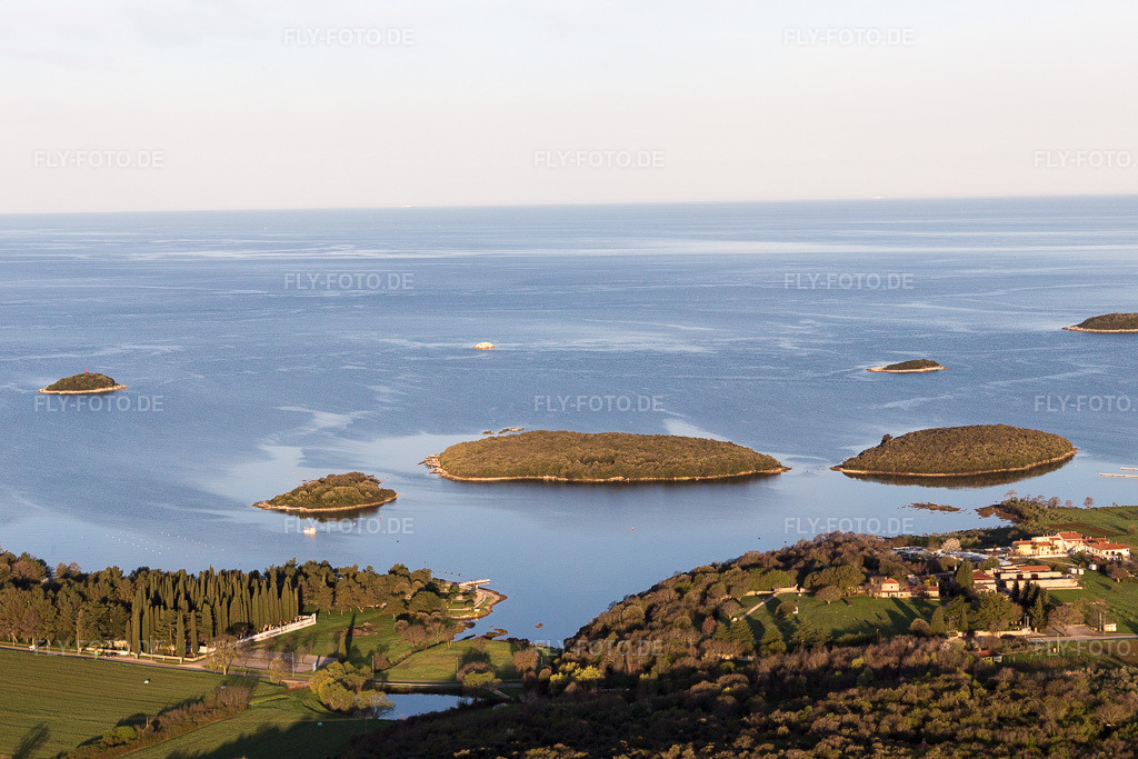 Luftbild: Ortsansicht in Stancija Valkanela im Bundesland Gespanschaft Istrien in Kroatien. Foto: IMG_106224.jpg vom 14.04.2018 durch Werner Riehm/FLY-FOTO.de