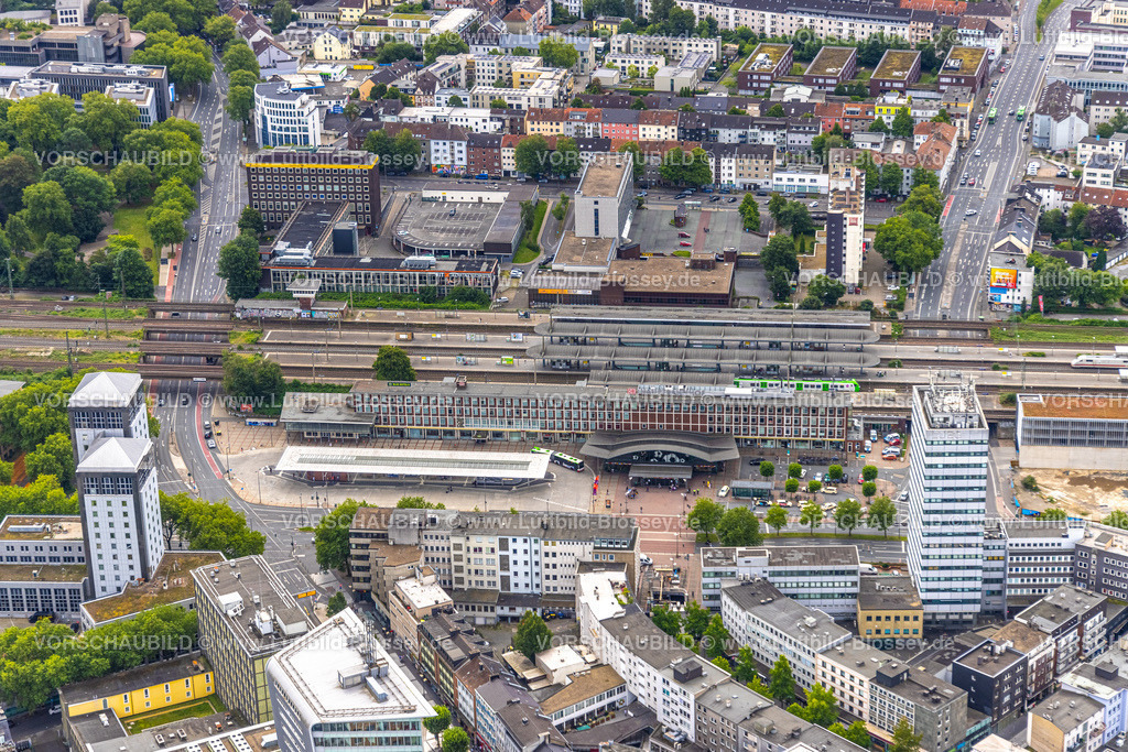 Bochum240700766 | Luftbild, Hauptbahnhof Hbf Bochum, Bahnhofsvorplatz und Ausgang Süd, Kurt-Schumacher-Platz, Lueg Europa Hochhaus, Ibis Hotel, Gleisdreieck, Bochum, Ruhrgebiet, Nordrhein-Westfalen, Deutschland