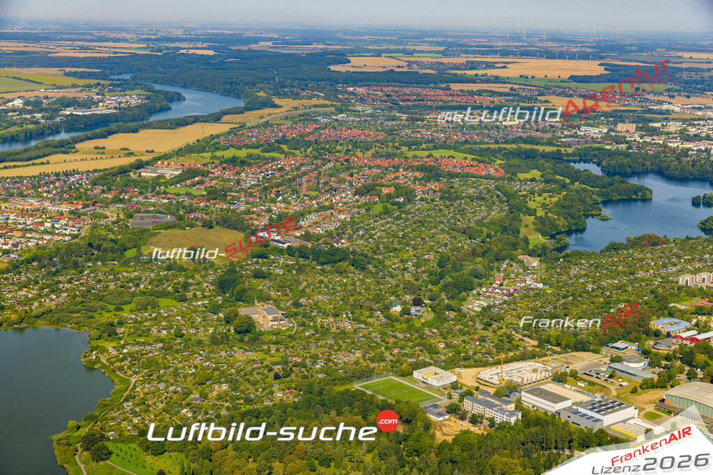 Weststadt Schwerin Bild- Das Luftbild wurde 2025 vom UL-Flugzeug heraus erstellt ( keine Drohne bzw. Drohnenaufnahme ) - Hochauflösende Luftaufnahme -Nicht vergleichbar mit Google Maps oder Satelittenbilder- Die Geschenkidee !Mit Lizenz und Bildrechte bestellbar - CC