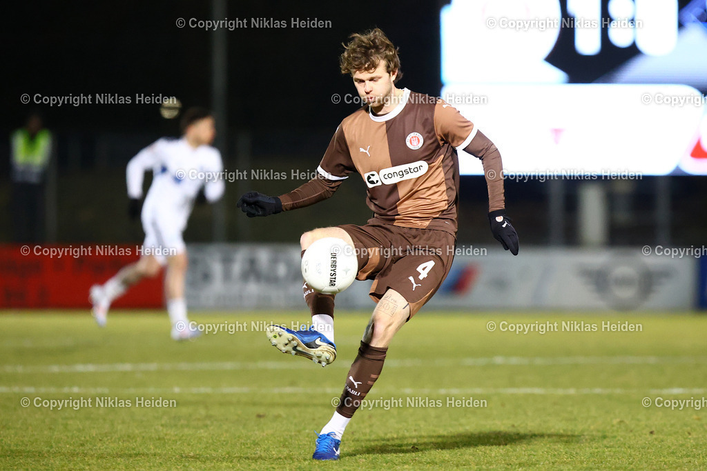 NH_FCStPauliU23_VfBOldenburg_RegionalligaNord_14032025 | #4 Lennart Ken Appe (FC St. Pauli U23)Fußball I Herren I Regionalliga Nord I Saison 2024-2025 I 26. Spieltag I FC St. Pauli U23 - VfB Oldenburg I 14.03.2025 I Edmund-Plambeck-Stadion