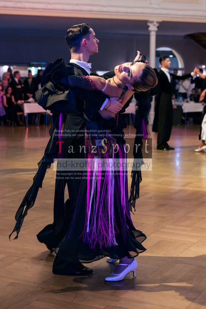 20251129_DM-HGS-S-Std_10385 | Tanzsportbilder, Standardtanz, Lateintanz, WDSF, DTV, LTVB, dancecomp, goc, hessen tanzt, blaues band der spree, walzer, tango, wiener walzer, slowfox, quickstepp, samba, rumba, cha-cha-cha, paso doble. jive, hd-kroft photography, turniertanzsport