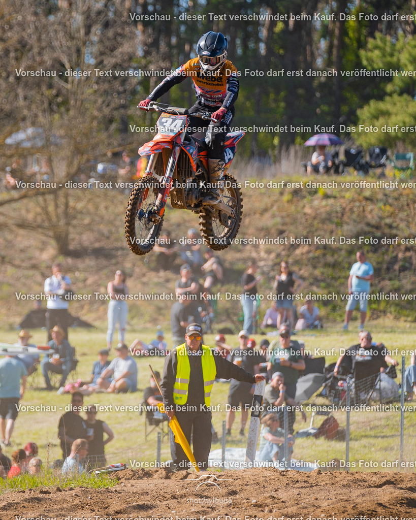 20260501_MCWriezen-4043 | Sportfotografin aus Berlin-Brandenburg mit Fokus auf Motocross. Ich halte deine sportliche Leistung und echte Emotionen auf und neben der Strecke professionell fest. Entdecke die Fotos von deinem Rennen und bestelle sie direkt hier im Shop.