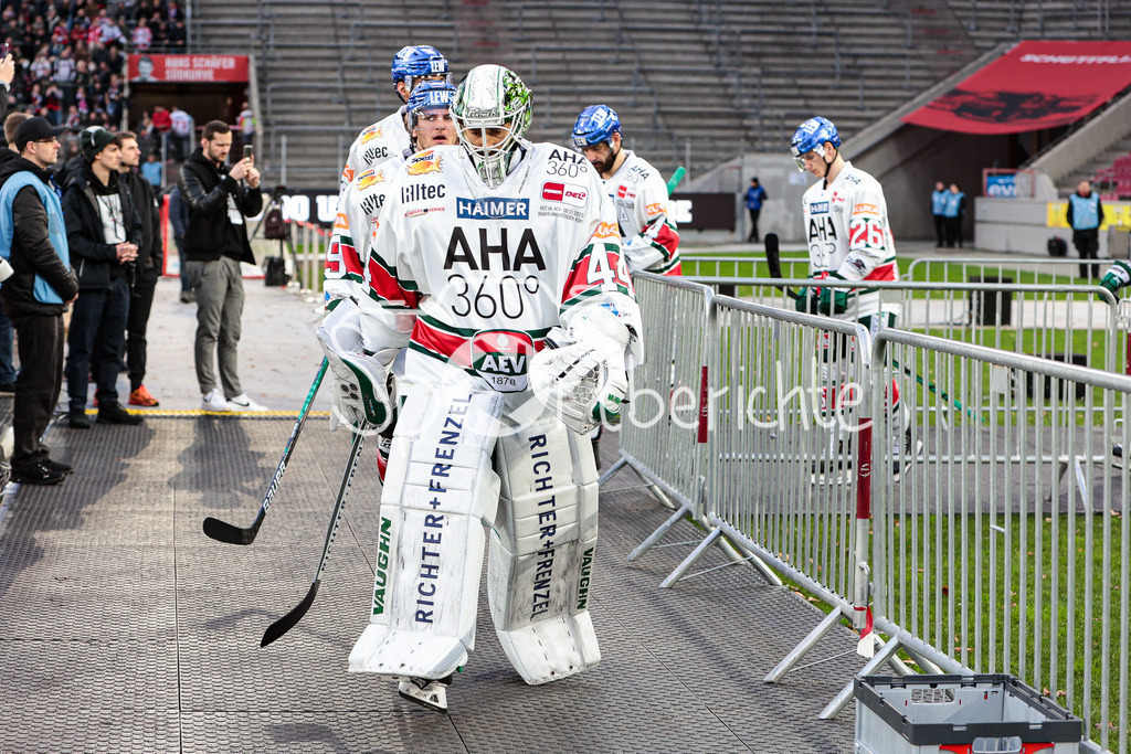 Kölner Haie - Augsburger Panther | Dennis ENDRAS (AEV #44) fuehrt die Panther aufs Eis