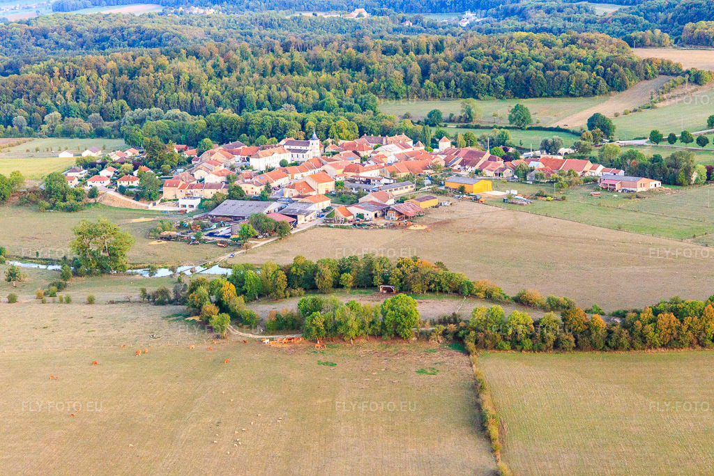 Vue aérienne: Vue de la ville depuis le nord à Autigny-la-Tour dans le département Vosges, France – .Photo: IMG_118390.jpg prise le 15/09/2019 par Werner Riehm/FLY-FOTO.eu – Résolution de l'original: 5472 x 3648 px