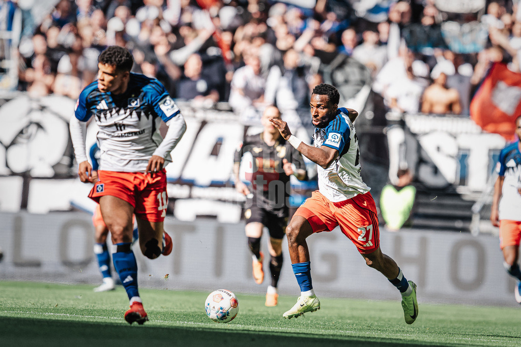 Fußball | Männer | Saison 2025/2026 | 1. Fußball-Bundesliga | 28. Spieltag | Hamburger SV vs. FC Augsburg | 04.04.2026 | Philip Otele (#27, HSV) am Ball