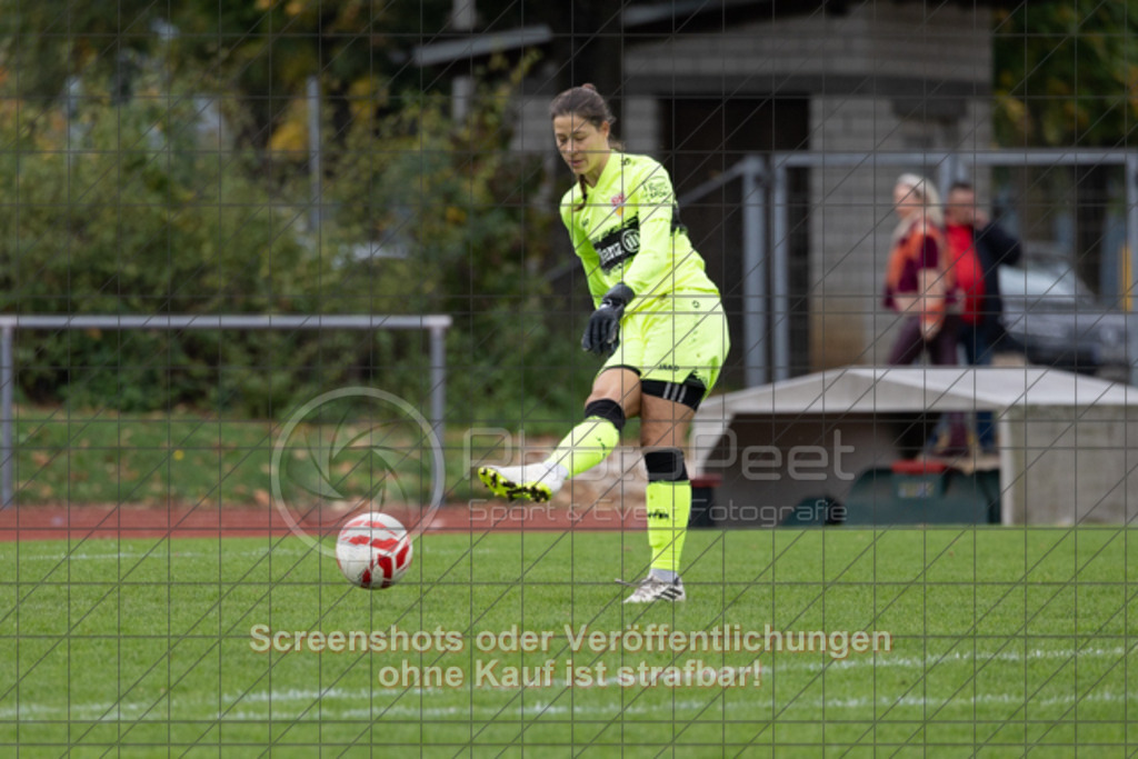 20251012_130921_0199 | #,1.FC Donzdorf (schwarz) vs. VfB Stuttgart II (rot), Fussball, Frauen-Verbandsliga Württemberg, 05. Spieltag, Saison 2025/2026, Rasenplatz Lautertal Stadion, Süßener Straße 16, 73072 Donzdorf, 12.10.2025 - 13:00 Uhr,Foto: PhotoPeet-Sportfotografie/Peter Harich