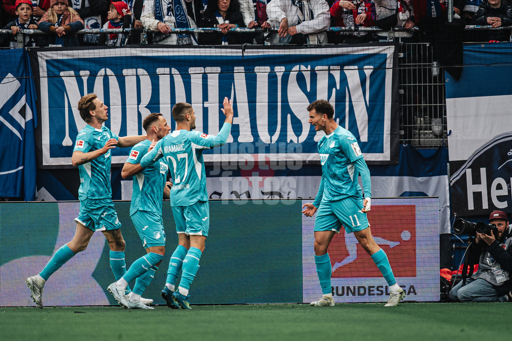 Fußball | Männer | Saison 2025/2026 | 1. Fußball-Bundesliga | 31. Spieltag | Hamburger SV vs. TSG Hoffenheim | 25.04.2026 | Torjubel Fisnik Asllani (#11, TSG Hoffenheim)