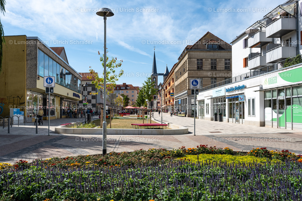 10049-14223 - Breiter Weh in Halberstadt | Stockfoto und Bilderpool mit Bildmaterial aus Deutschland, dem Harz, Halberstadt, Quedlinburg, Wernigerode und weltweit. Qualitativ hochwertige und professionelle Fotos anschauen und kaufen. - Realisiert mit Pictrs.com