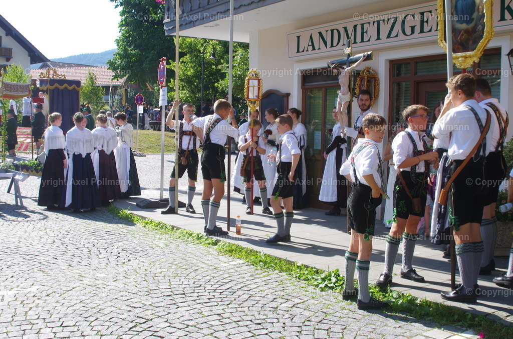 IMGP5435 | fotografiert von Axel PollmannLeonhardi Wallfahrt Benediktbeuern und Murnau, Fronleichnam, Fasching, Landschaft im Loisachtal und Benediktbeuern  - Realisiert mit Pictrs.com