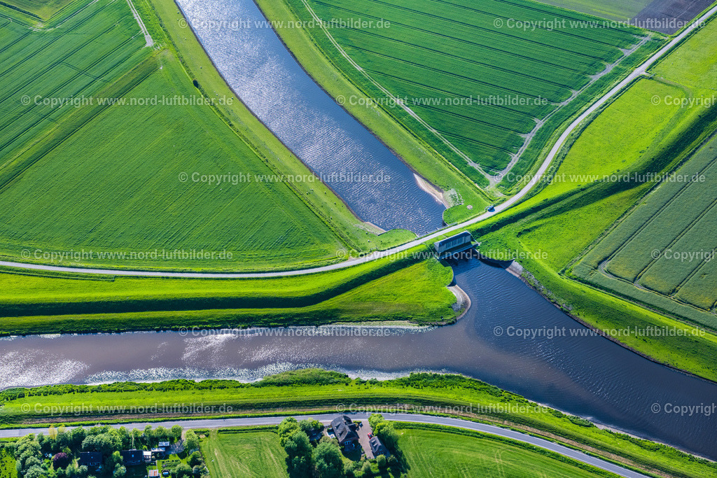 Ockholm_Bongsieler_Kanal_ELS_0652300523 | OCKHOLM 30.05.2023 Kanalverlauf und Uferbereiche des Verbindungs- Kanales Bongsieler Kanal in Ockholm Nordfriesland im Bundesland Schleswig-Holstein, Deutschland. // Canal course and shore areas of the connecting canal Bongsieler Kanal in Ockholm North Friesland in the state Schleswig-Holstein, Germany. Foto: Martin Elsen