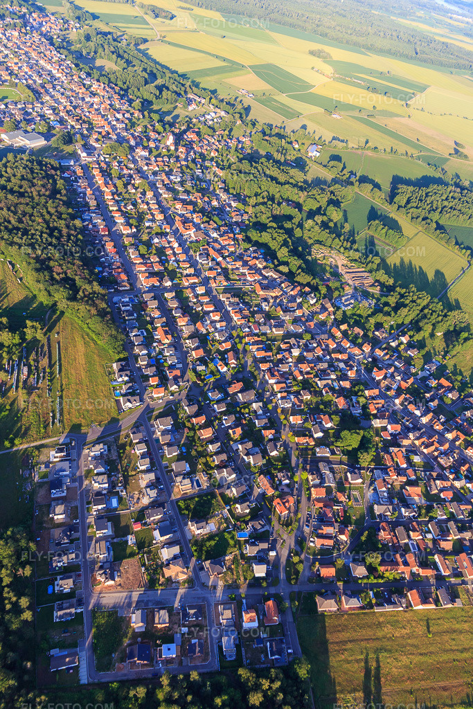 Aerial view: Overview of locations from the east in Schirrhein in the state Bas-Rhin, France. – Photo: IMG_115494.jpg taken on 06/16/2019 by Werner Riehm/FLY-FOTO.com – Resolution of the original: 3648 x 5472 px