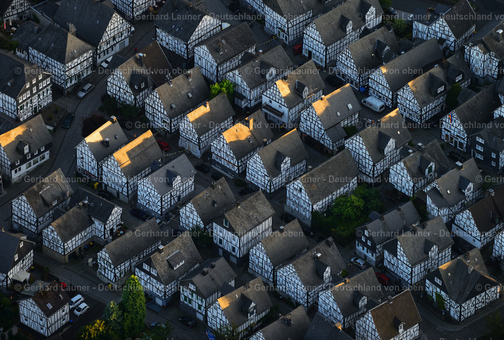 3291048 | Fachwerkhäuser in Freudenberg bei Abendlicht