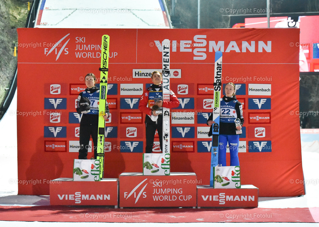 A_LUI_20230210_0089 | HINZENBACH, AUSTRIA, NORDIC SKIING, WOMEN TEAM-SKI JUMPING - FIS WORLD CUP 
IM BILD:  KLINEC EMA (SLO), EVA PINKELNIG (AUT), PREVC NIKA (SLO)

FOTO:FOTOLUI/UW