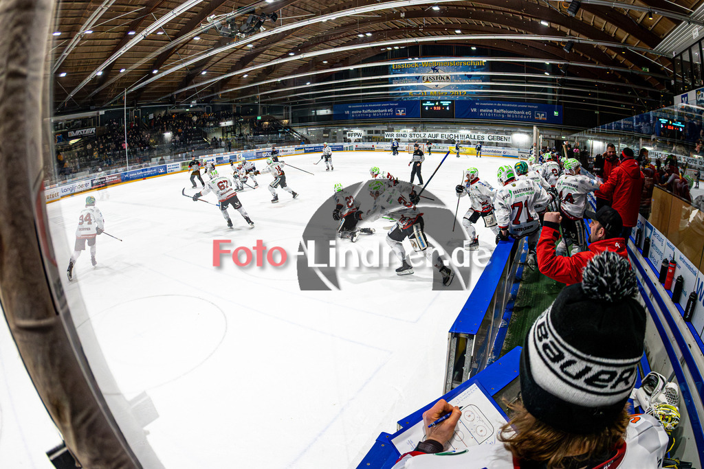 EHC Waldkraiburg LÖWEN gegen Peißenberg MINERS | Eishockey Bayernliga 2025/26 Pre-Playoff Spiel 3, EHC Waldkraiburg LÖWEN gegen Peißenberg MINERS, 20260203,Ryan MURPHY (MINERS 15) entscheidet,2026-02-03 in Waldkraiburg (Raiffeisen Arena), Copyright: WolfgangxLindner www.foto-lindner.de