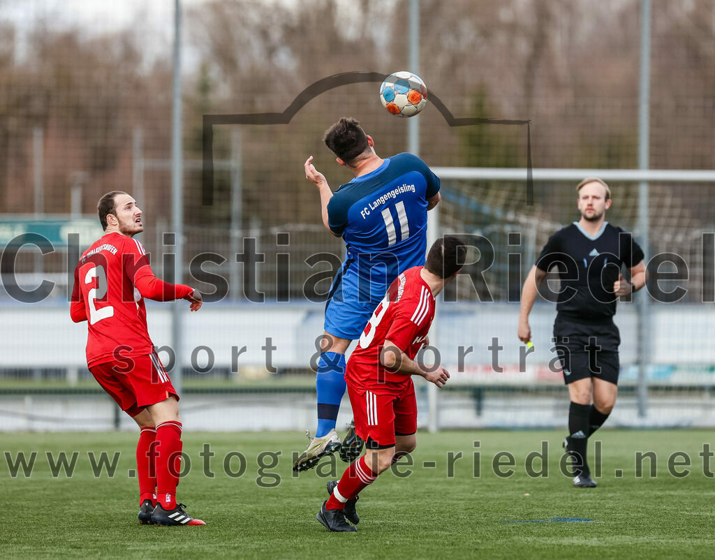 2024-02-24_017_FC_Langengeisling_gegen_FC_Walkertshofen | Erding, Deutschland, 24.02.2024:
Fußball, Bezirksliga Oberbayern Ost 2023 / 2024, Testspiel, FC Langengeisling gegen FC Walkertshofen, Endergebnis: 5:3

Florian Hermann (FC Walkertshofen, #2), Florian Rupprecht (FC Langengeisling, #11), Thomas Resner (FC Walkertshofen, #18)

Foto: Christian Riedel / fotografie-riedel.net