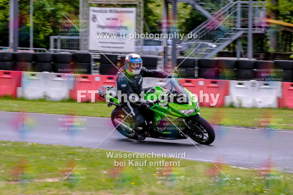 MotoTeamVBK-20854 | Hier findet Ihr Bilder von Touristenfahrten auf der Nürburgring Nordschleife oder von anderen Veranstaltungen die ich besucht habe. Viel Spass beim Durch Schauen 