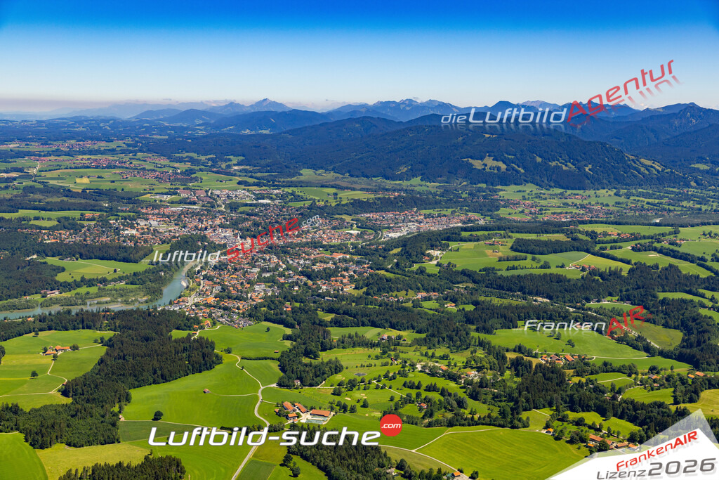 Das Luftbild der Stadt Bad Tölz wurde 2022 vom Flugzeug heraus erstellt (keine Drohnen-Aufnahmen) Aufnahmehöhe ca.450 Meter- hohe Bildauflösung und Druck-Qualität. Garantiert!