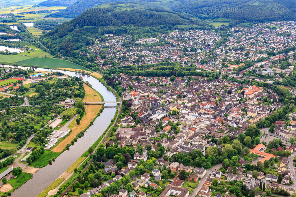 Luftbild: Ortskern an der Weserbrücke in Höxter im Bundesland Nordrhein-Westfalen in Deutschland.Foto: IMG_65301.jpg vom 24.05.2014 durch Werner Riehm/FLY-FOTO.deAuflösung des Originals: 4752 x 3168 px