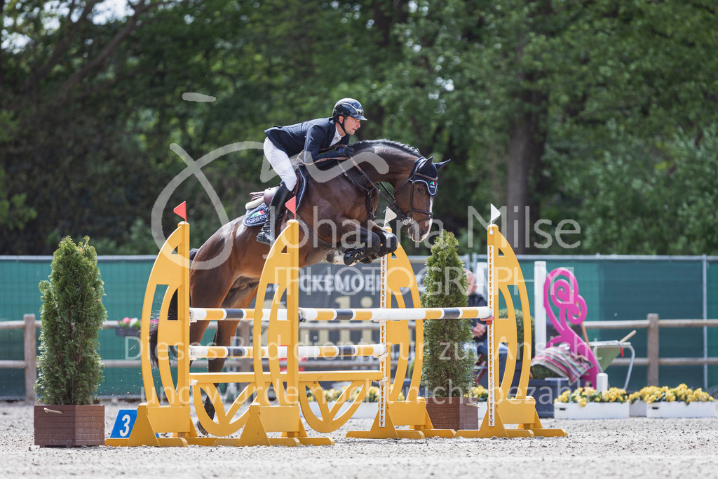 250506_Mühlen_SprPf-L1-358 | Deine schönsten Turniermomente als professionelle Fotos! Entdecke hochwertige Pferdesport-Fotografie im Online-Shop. Jetzt Fotos finden & bestellen!
