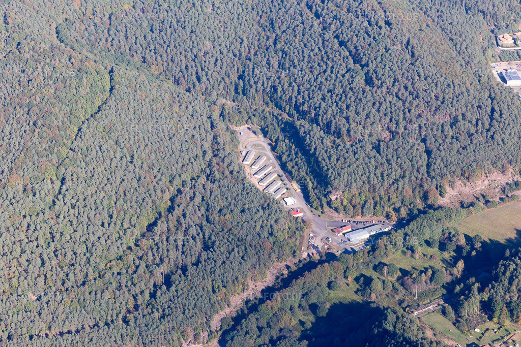 Luftbild: Gewerbepark Neudahn 2 in Dahn im Bundesland Rheinland-Pfalz in Deutschland. Foto: IMG_095224.jpg vom 16.10.2016 durch Werner Riehm/FLY-FOTO.de