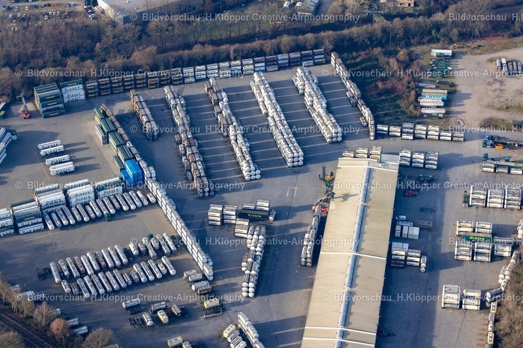 Luftbild Moers-8290 | Luftbildfotografie Gebäude und Produktionshallen auf dem Tankbehälter und Fahrzeugbau- Werksgelände " Rinnen GmbH & Co KG " an der Mollbergstraße im Ortsteil Repelen in Moers im Bundesland Nordrhein-Westfalen, Deutschland. - Realisiert mit Pictrs.com