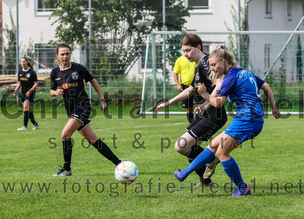 2023-09-03_014_Teamware_Cup_2023 | Oberding, Deutschland, 03.09.2023:
Fußball, TS Teamwear Cup 2023, Vorrunde, FC Schwaig gegen FC Langengeisling, Endergebnis: 

Foto: Christian Riedel / fotografie-riedel.net