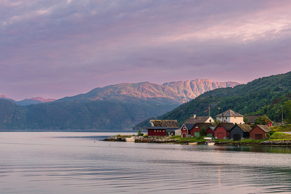 Blick über den Åkrafjord am Abend in Norwegen | Blick über den Åkrafjord am Abend in Norwegen.