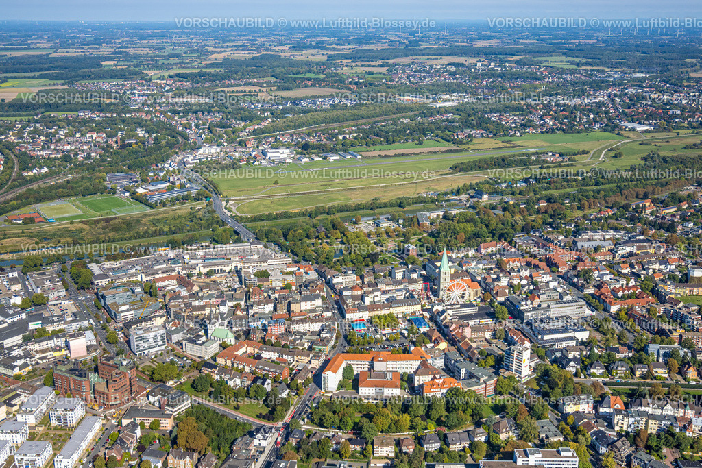 Hamm250901727 | Luftbild, Erlebensraum, Flugplatz Hamm-Lippewiesen und Innenstadt mit evang. Pauluskirche und Stadtfest mit Riesenrad, Allee-Center und Johanniter-Kliniken Hamm Standort Nassauerstraße, Fernsicht, Mitte, Hamm, Ruhrgebiet, Nordrhein-Westfalen, Deutschland
