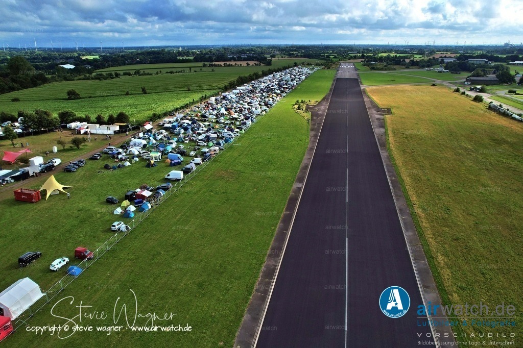 Bachblyten® Festival 2023 | Entdecken Sie atemberaubende Luftbilder und Fotografien auf airwatch.de - Tauchen Sie ein in eine Welt voller faszinierender Aufnahmen aus der Vogelperspektive.