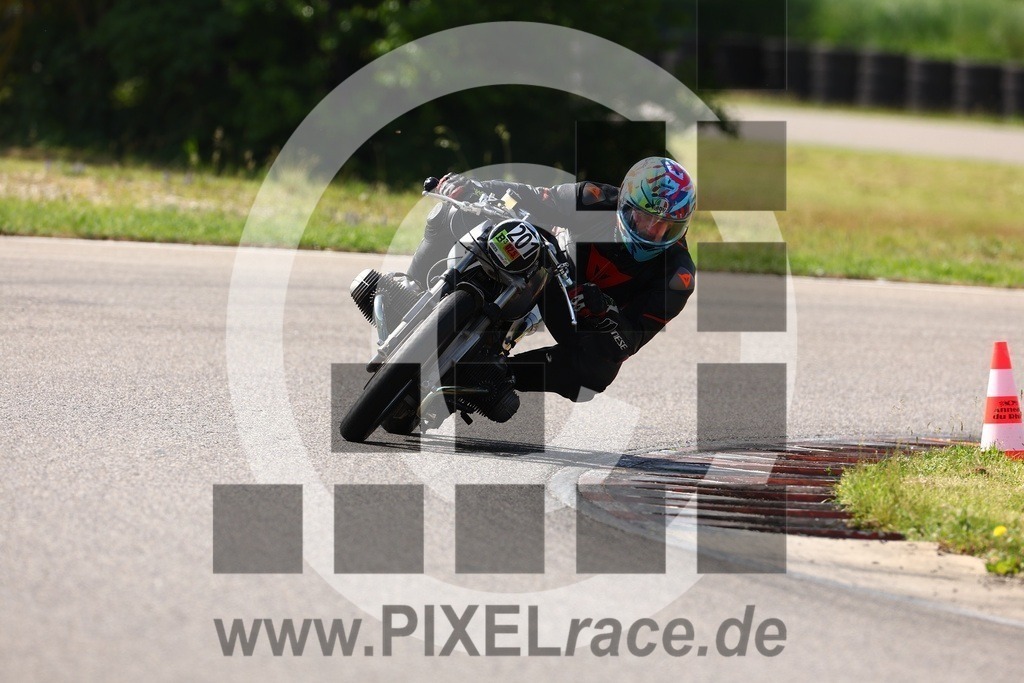 0201-20250502_00955 | Schöne Erinnerungen an spannende Momente - das festzuhalten ist unser Job. PIXELrace.de ist seit 2003 auf den Rennstrecken Europas unterwegs um die Action draußen beim Fahren und die wunderbare Stimmung imm Fahrerlager für euch einzufangen.