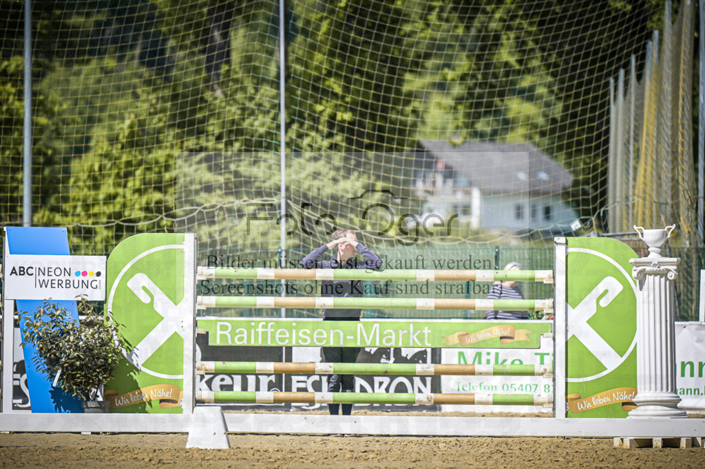 DOS_5925 | Entdecke hochwertige Reitturnierfotos von Foto Oger. Professionell, emotional und authentisch – jetzt Lieblingsmomente im Shop bestellen.Deutschlandweite Turnierfotografie. - Realisiert mit Pictrs.com