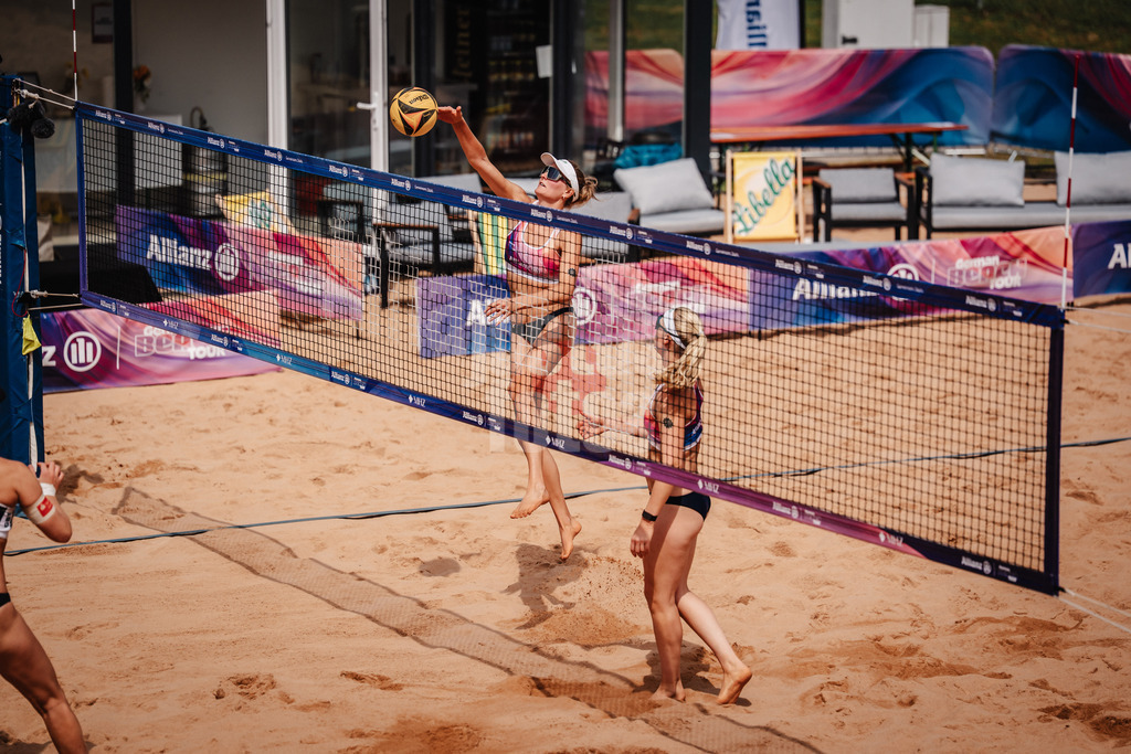 Beachvolleyball | Frauen | Allianz German Beach Tour 2025 | Tourstop München | 11.07.2025 | Sarah Schulz beim Angriff