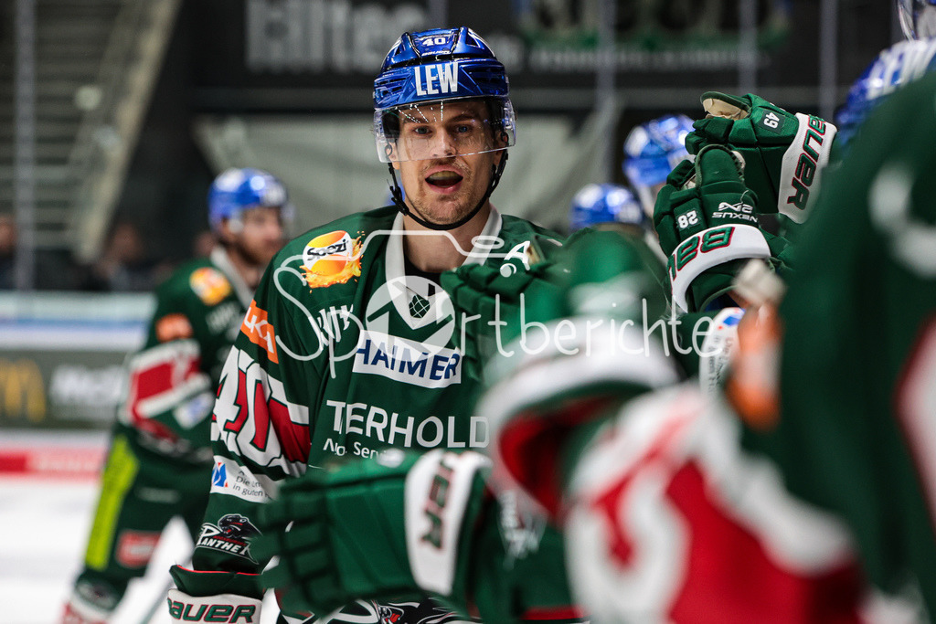Augsburger Panther - Bietigheim Steelers | Sebastian WAENNSTROEM (AEV #40) jubelt ueber seinen Treffer zum 1-0 fuer Augsburg