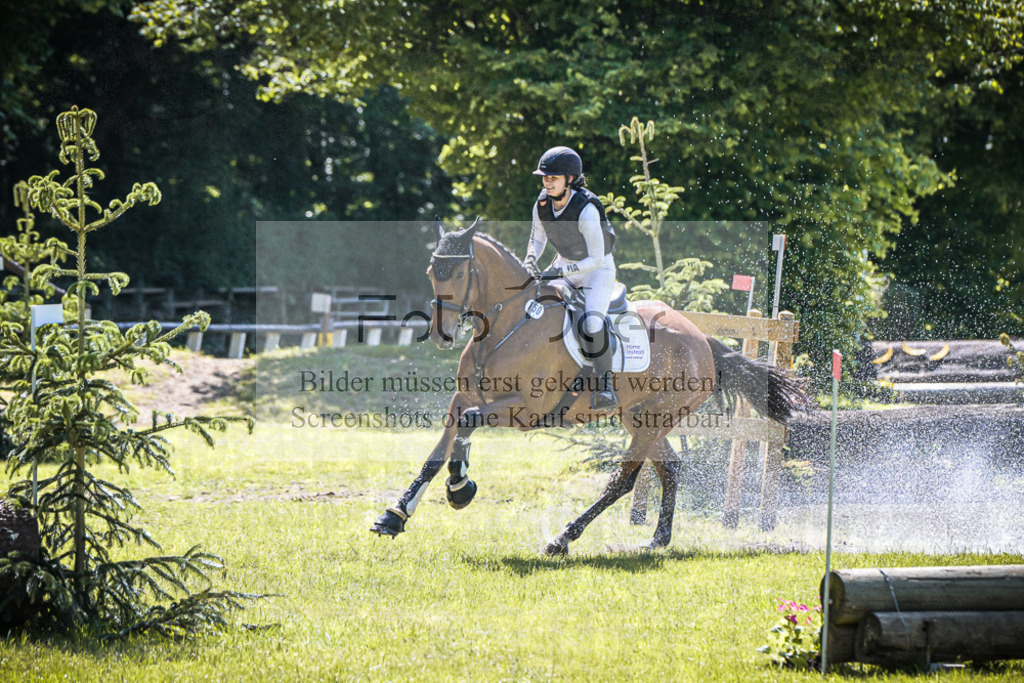 DOS_5114 | Entdecke hochwertige Reitturnierfotos von Foto Oger. Professionell, emotional und authentisch – jetzt Lieblingsmomente im Shop bestellen.Deutschlandweite Turnierfotografie. - Realisiert mit Pictrs.com