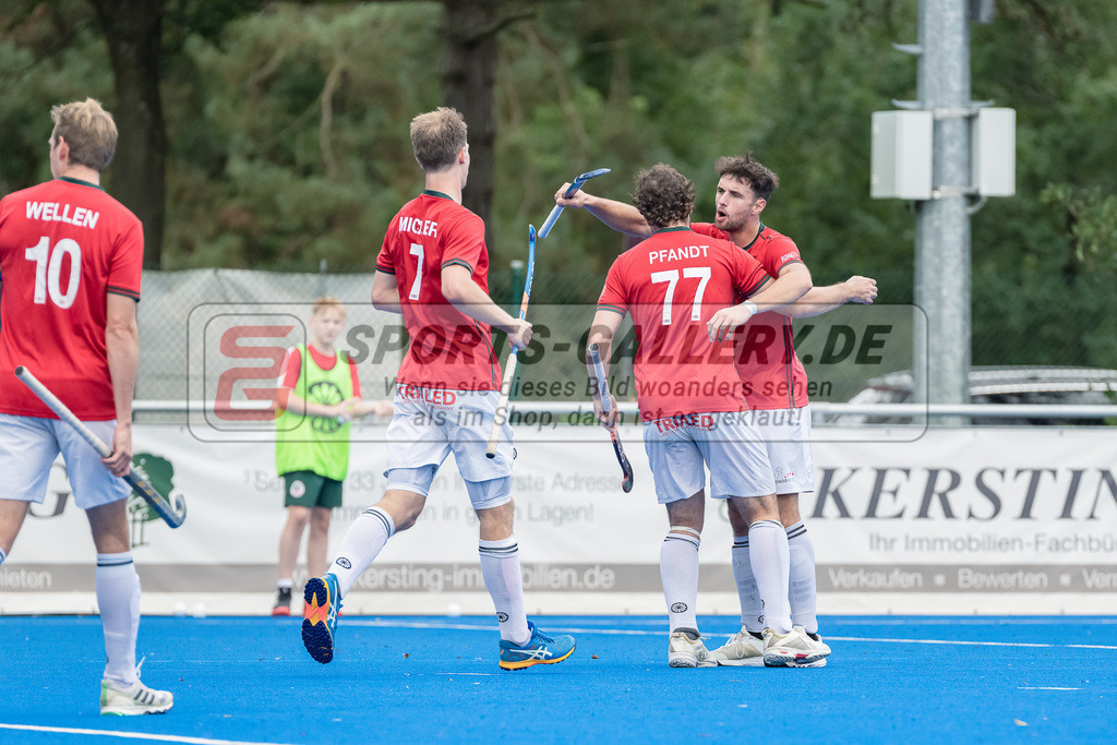 HK_20230923_104432 | 1. Bundesliga Herren Crefelder HTC - TSV Mannheim am 23.9.2023 CHTC, Krefeld , Linus Michler ( Crefelder HTC #7 ) , Masi Pfandt ( Crefelder HTC #77 ) , Bachmann Lucas Maximilian ( Crefelder HTC #15 )