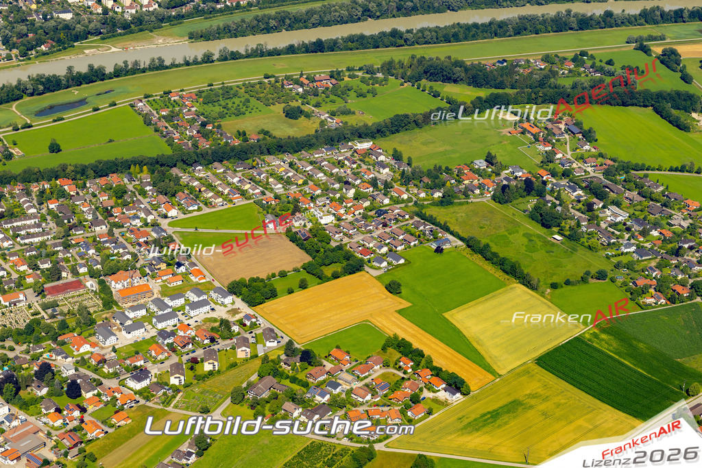 Aktuelles Luftbild von  Stephanskirchen - Die Luftaufnahme wurde 2022 mittels UL-Flugzeug erstellt ( keine Drohne ) - hochauflösende Kamera-Systeme von  Canon -Beste Qualität - Für grossformatige Ausdrucke geeignet. Die Geschenkidee !