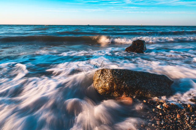 Wellen an der Ostsee | Professionelle Natur- & Landschaftsfotos als Poster, auf Leinwand & viele mehr. Wähle aus einer Vielzahl an Formaten & Materialien Dein perfektes Bild. - Realisiert mit Pictrs.com