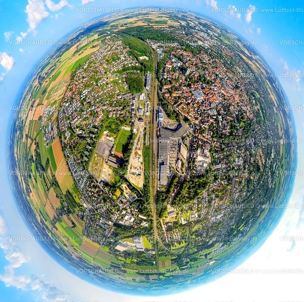 Soest230891043 Bahnhof-topaz | Luftbild, Bahnhof Soest, City Center Einkaufszentrum, Erdkugel, Fisheye Aufnahme, Fischaugen Aufnahme, 360 Grad Aufnahme, tiny world, Walburger, Soest, Ruhrgebiet, Nordrhein-Westfalen, Deutschland