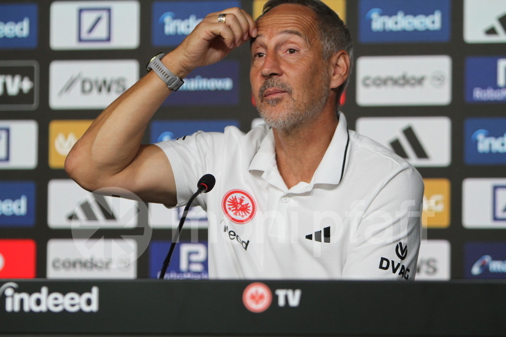 Adi_Hütter_Eintracht Frankfurt_Trainer | Adi_Hütter_Eintracht Frankfurt_Trainer - Realisiert mit Pictrs.com