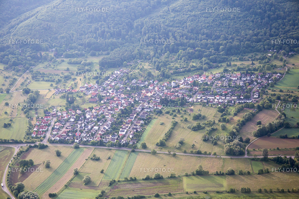 Ortsansicht | Luftbild: Ortsansicht im Ortsteil Oberweier in Ettlingen im Bundesland Baden-Württemberg in Deutschland. Foto: IMG_079700.jpg vom 31.05.2015 durch Werner Riehm/FLY-FOTO.de - Realisiert mit Pictrs.com