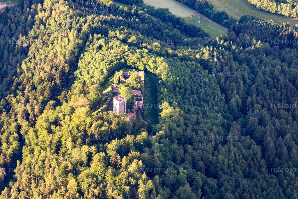 Luftbild: Burganlage der Veste Wildenberg im Ortsteil Preunschen in Kirchzell im Bundesland Bayern in Deutschland. Foto: IMG_107554.jpg vom 02.06.2018 durch Werner Riehm/FLY-FOTO.de