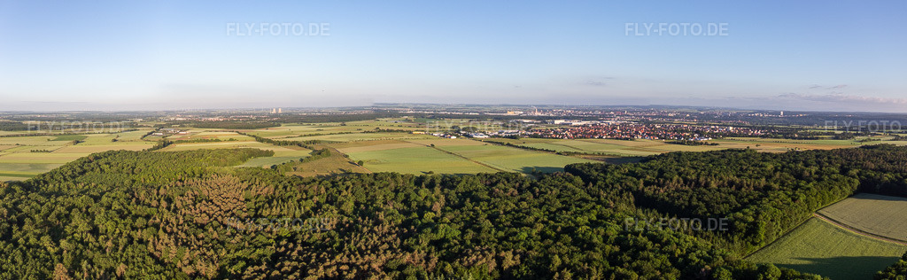 Luftbild: Panorama von Osten in Gochsheim im Bundesland Bayern in Deutschland. Foto: IMG_127028-Pano.jpg vom 13.06.2021 durch Werner Riehm/FLY-FOTO.deAuflösung des Originals: 8670 x 2679 px
