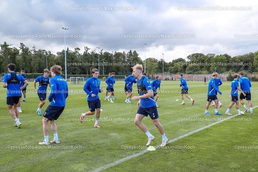 KSC02092502304 | 02.09.2025, Fußball, Training Karlsruher SC, 2. Fußball Bundesliga, Trainingsplatz am BBBank Wildpark Stadion Karlsruhe, Saison 2025 2026: Laugftraining 