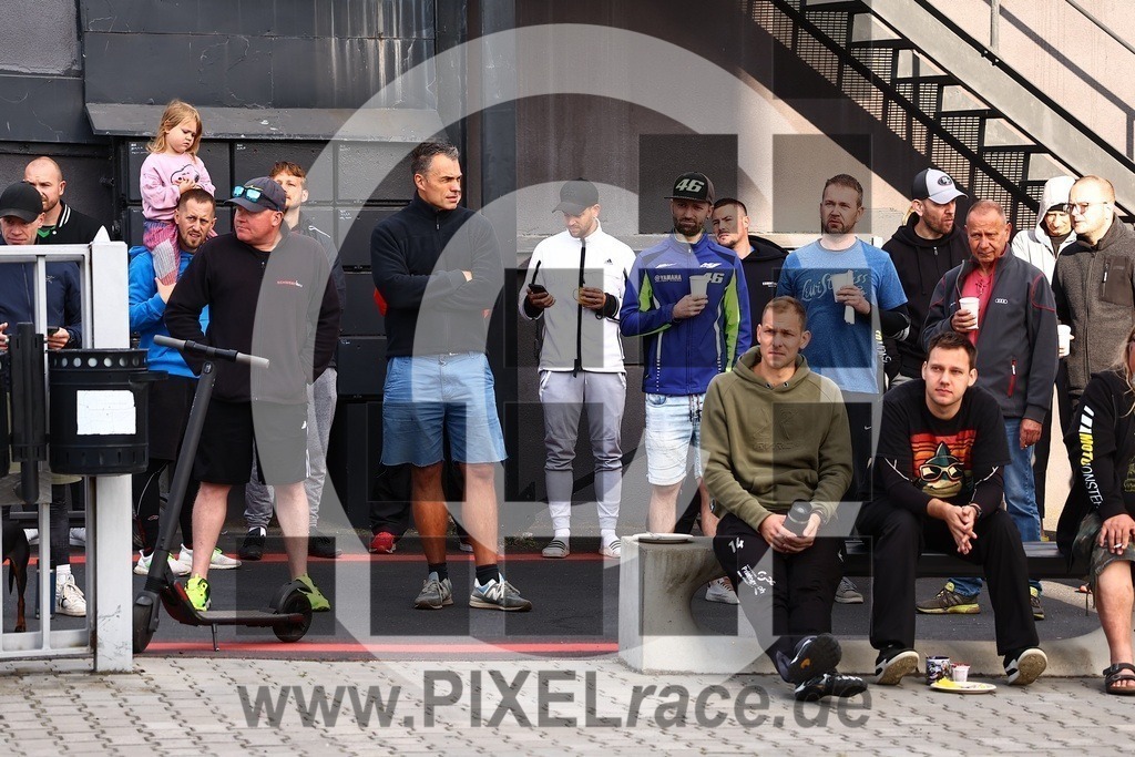 social-20250822_00070 | Schöne Erinnerungen an spannende Momente - das festzuhalten ist unser Job. PIXELrace.de ist seit 2003 auf den Rennstrecken Europas unterwegs um die Action draußen beim Fahren und die wunderbare Stimmung imm Fahrerlager für euch einzufangen.
